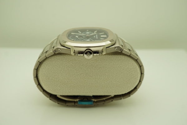 Patek PHILIPPE 5740 NAUTILUS PERPETUAL CALENDAR 18K WHITE GOLD BLUE DIAL 2021 COMPLETE SET - Image 3