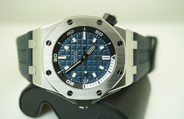 BRAND NEW Audemars PIGUET ROYAL OAK OFFSHORE DIVER 15720ST BLUE DIAL NEW MODEL 2021 - Image 8