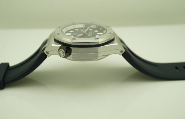 BRAND NEW Audemars PIGUET ROYAL OAK OFFSHORE DIVER 15720ST BLUE DIAL NEW MODEL 2021 - Image 4