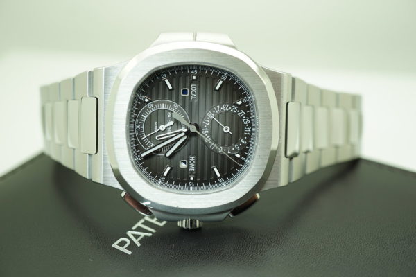 Patek PHILIPPE 5990/1A NAUTILUS CHRONOGRAPH TRAVEL TIME 2018 COMPLETE SET - Image 9