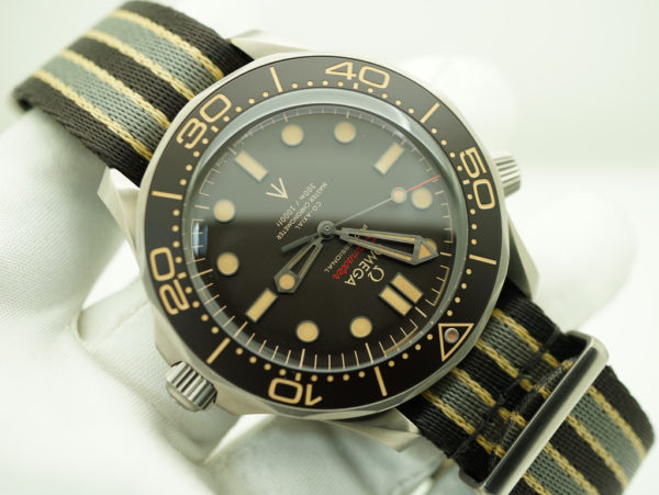 MINT Omega SEAMASTER DIVER 300M 007 JAMES BOND EDITION TITANIUM 2021 FULL SET - Image 7