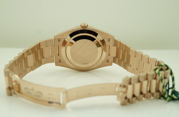 BRAND NEW Rolex 228235 DAY DATE 40 18K ROSE GOLD SUNDUST ROMAN DIAL 2021 COMPLETE SET - Image 8