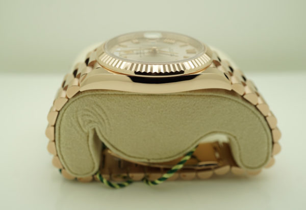 BRAND NEW Rolex 228235 DAY DATE 40 18K ROSE GOLD SUNDUST ROMAN DIAL 2021 COMPLETE SET - Image 4