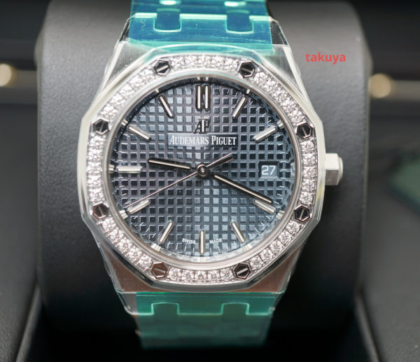 BRAND NEW Audemars PIGUET ROYAL OAK 77351 BLUE DIAL DIAMOND BEZEL 34MM 2022 FULL SET