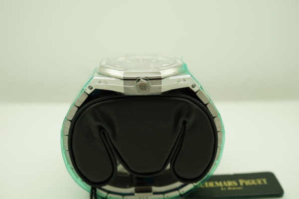 BRAND NEW Audemars PIGUET ROYAL OAK 77351 BLUE DIAL DIAMOND BEZEL 34MM 2022 FULL SET - Image 3