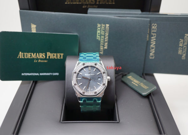 BRAND NEW Audemars PIGUET ROYAL OAK 77351 BLUE DIAL DIAMOND BEZEL 34MM 2022 FULL SET - Image 2