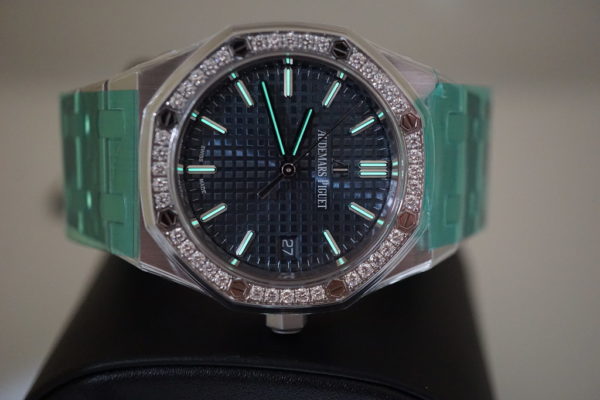 BRAND NEW Audemars PIGUET ROYAL OAK 77351 BLUE DIAL DIAMOND BEZEL 34MM 2022 FULL SET - Image 7