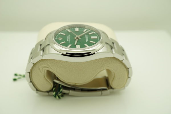 BRAND NEW Rolex 124300 OYSTER PERPETUAL GREEN DIAL 41MM 2022 COMPLETE SET - Image 4