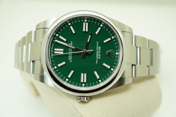 BRAND NEW Rolex 124300 OYSTER PERPETUAL GREEN DIAL 41MM 2022 COMPLETE SET - Image 9