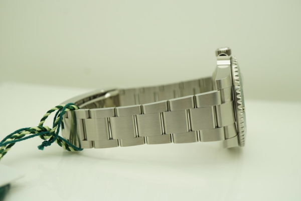 NEW Rolex 116610LV SUBMARINER HULK GREEN DIAL BEZEL 2020 WARRANTY FULL SET - Image 6
