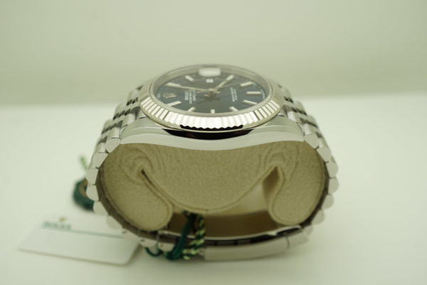 BRAND NEW Rolex 126334 DATEJUST 41 FLUTED BEZEL BLUE STICKS DIAL JUBILEE BAND 2022 FULL SET - Image 4