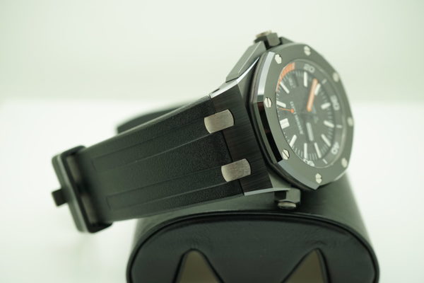 Audemars PIGUET ROYAL OAK OFFSHORE DIVER CERAMIC 15707CE 42MM FULL SET - Image 6