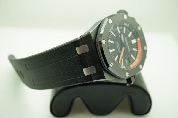 Audemars PIGUET ROYAL OAK OFFSHORE DIVER CERAMIC 15707CE 42MM FULL SET - Image 5