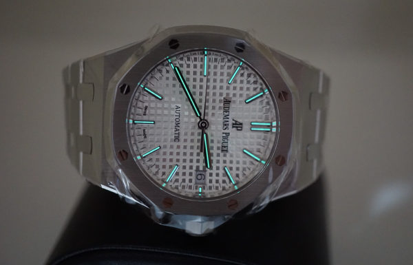 BRAND NEW Audemars PIGUET ROYAL OAK 15450ST WHITE DIAL 37MM 2021 COMPLETE SET - Image 9
