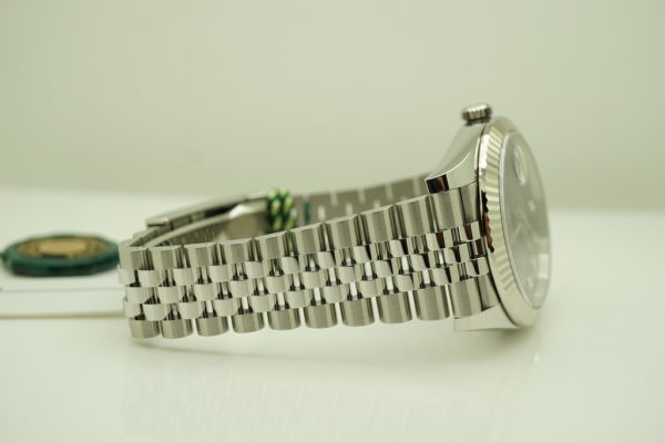 BRAND NEW Rolex 126334 DATEJUST 41 FLUTED BEZEL BLUE DIAMOND DIAL JUBILEE BAND 2022 FULL SET - Image 6