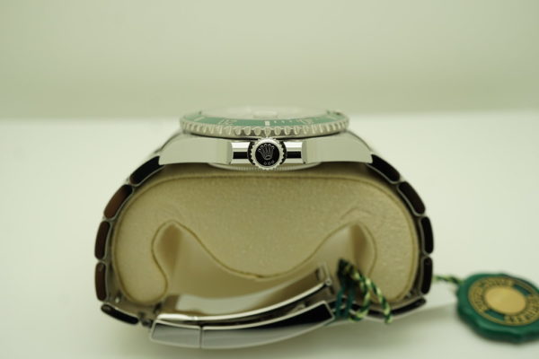 NEW Rolex 116610LV SUBMARINER HULK GREEN DIAL BEZEL 2020 WARRANTY FULL SET - Image 3
