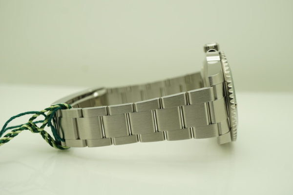 NEW Rolex 116610LV SUBMARINER HULK GREEN DIAL BEZEL 2020 WARRANTY FULL SET - Image 6