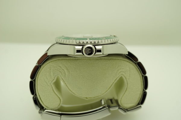 Rolex 116610LV SUBMARINER HULK GREEN DIAL GREEN BEZEL 40MM COMPLETE SET - Image 3