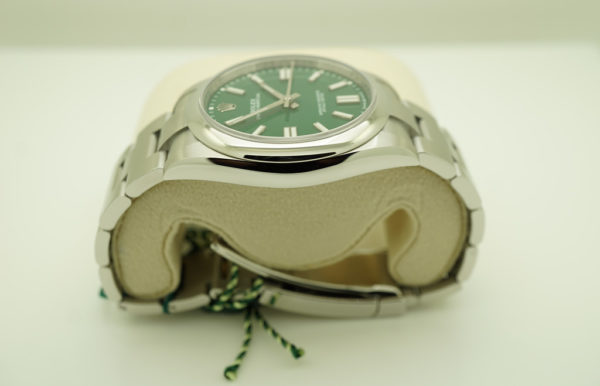 BRAND NEW Rolex 124300 OYSTER PERPETUAL GREEN DIAL 41MM 2022 COMPLETE SET - Image 4