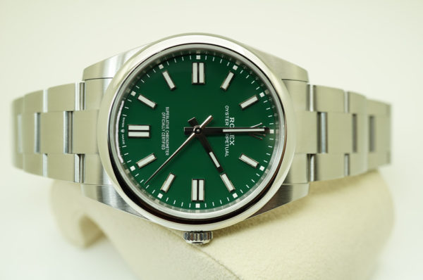 BRAND NEW Rolex 124300 OYSTER PERPETUAL GREEN DIAL 41MM 2022 COMPLETE SET - Image 9