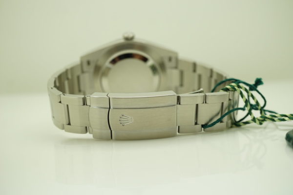 BRAND NEW Rolex 124300 OYSTER PERPETUAL GREEN DIAL 41MM 2022 COMPLETE SET - Image 7