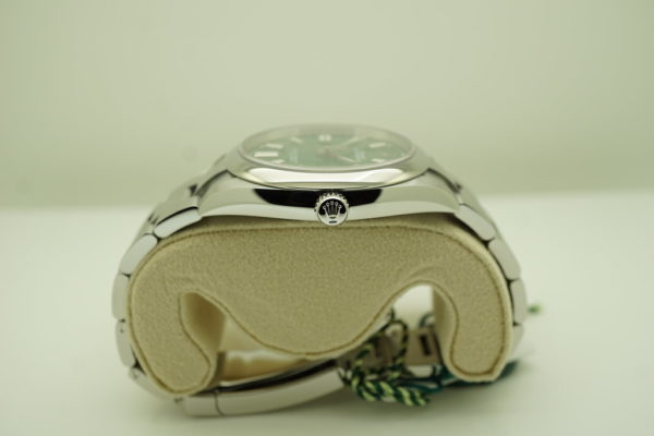 BRAND NEW Rolex 124300 OYSTER PERPETUAL GREEN DIAL 41MM 2022 COMPLETE SET - Image 3