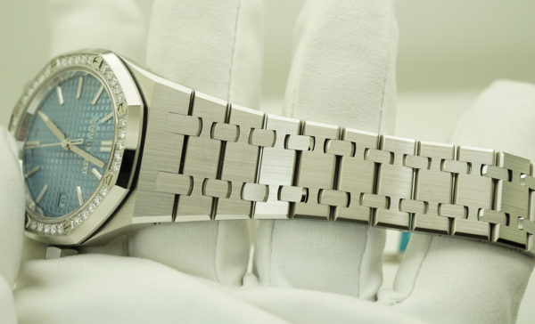 BRAND NEW Audemars PIGUET ROYAL OAK 50TH ANNIVESARY 15551ST ICE BLUE DIAL 37MM 2022 FULL SET - Image 6