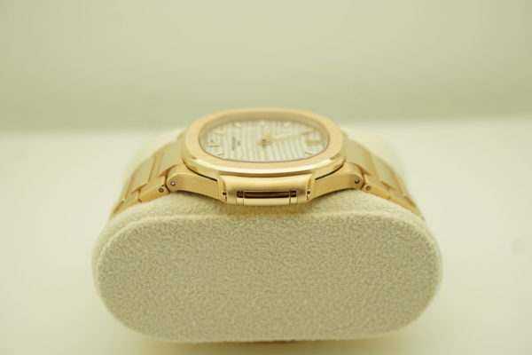 MINT Patek PHILIPPE 7118/1R NAUTILUS 18K ROSE GOLD WHITE DIAL 2022 FULL SET - Image 4