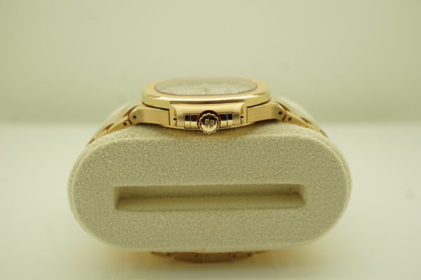 MINT Patek PHILIPPE 7118/1R NAUTILUS 18K ROSE GOLD WHITE DIAL 2022 FULL SET - Image 3