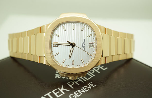 MINT Patek PHILIPPE 7118/1R NAUTILUS 18K ROSE GOLD WHITE DIAL 2022 FULL SET - Image 9