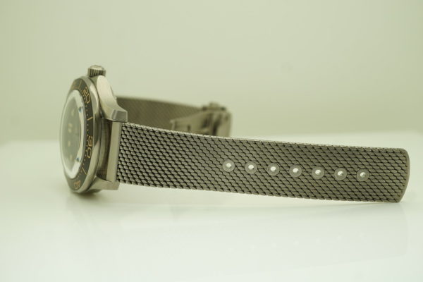 MINT Omega SEAMASTER DIVER 300M 007 JAMES BOND TITANIUM MESH BRACELET 2022 - Image 5