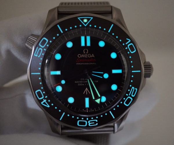 MINT Omega SEAMASTER DIVER 300M 007 JAMES BOND TITANIUM MESH BRACELET 2022 - Image 10