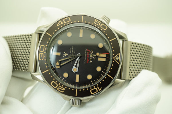 MINT Omega SEAMASTER DIVER 300M 007 JAMES BOND TITANIUM MESH BRACELET 2022 - Image 9