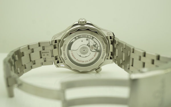 Omega SEAMASTER DIVER 300M WHITE WAVE DIAL BRACELET 2021 COMPLETE SET - Image 8