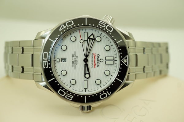 Omega SEAMASTER DIVER 300M WHITE WAVE DIAL BRACELET 2021 COMPLETE SET - Image 9