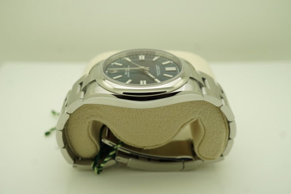 BRAND NEW Rolex 124300 OYSTER PERPETUAL BLUE DIAL 41MM 2022 COMPLETE SET - Image 4