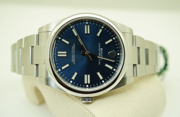 BRAND NEW Rolex 124300 OYSTER PERPETUAL BLUE DIAL 41MM 2022 COMPLETE SET - Image 8