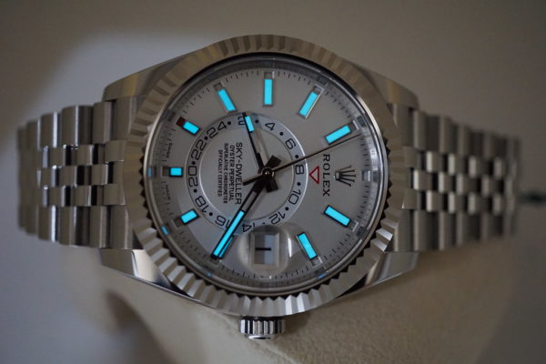 BRAND NEW Rolex 326934 SKY-DWELLER WHITE DIAL JUBILEE BRACELET 2022 FULL SET - Image 11