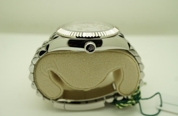 BRAND NEW Rolex 326934 SKY-DWELLER WHITE DIAL JUBILEE BRACELET 2022 FULL SET - Image 3