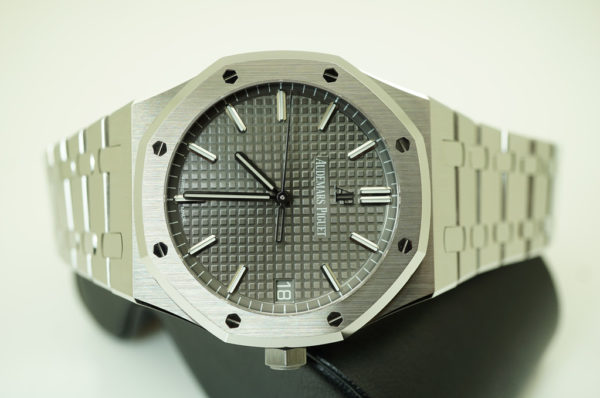 MINT Audemars PIGUET ROYAL OAK 15500ST GREY DIAL 41MM 2021 WARRANTY FULL SET - Image 9
