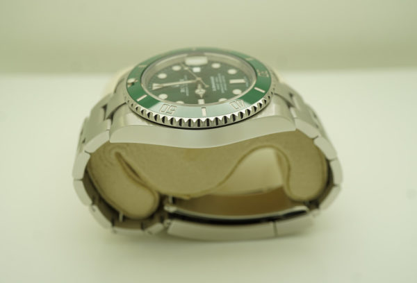 Rolex 116610LV SUBMARINER HULK GREEN DIAL GREEN BEZEL 40MM 2018 WARRANTY FULL SET - Image 4