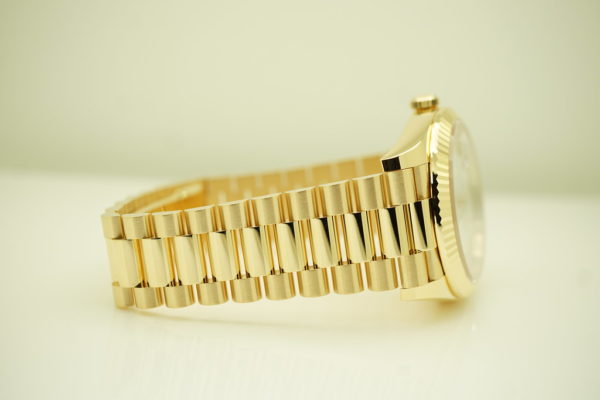 Rolex 228238 DAY DATE 40 18K YELLOW GOLD WHITE ROMAN DIAL 2022 WARRANTY FULL SET - Image 6