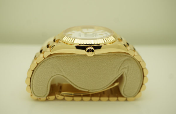Rolex 228238 DAY DATE 40 18K YELLOW GOLD WHITE ROMAN DIAL 2022 WARRANTY FULL SET - Image 3
