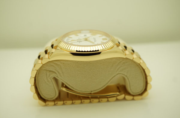 Rolex 228238 DAY DATE 40 18K YELLOW GOLD WHITE ROMAN DIAL 2022 WARRANTY FULL SET - Image 4