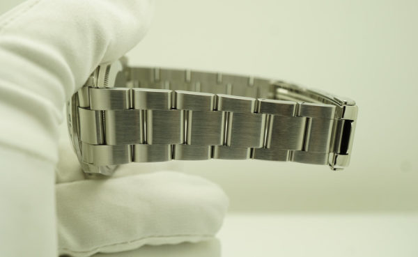 Rolex 16570 EXPLORER II POLAR DIAL 3186 MOVEMENT RSC SERVICED 2022 WARRANTY - Image 8