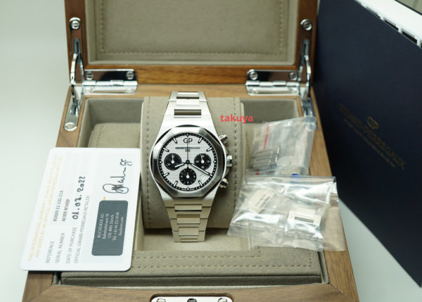 Girard Perregaux LAUREATO CHRONOGRAPH SILVER PANDA DIAL 42MM 2022 FULL SET - Image 2
