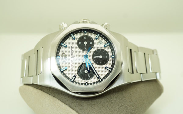 Girard Perregaux LAUREATO CHRONOGRAPH SILVER PANDA DIAL 42MM 2022 FULL SET - Image 10