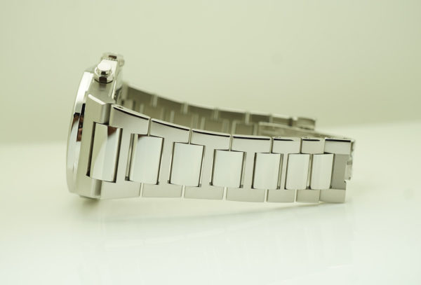 Girard Perregaux LAUREATO CHRONOGRAPH SILVER PANDA DIAL 42MM 2022 FULL SET - Image 5