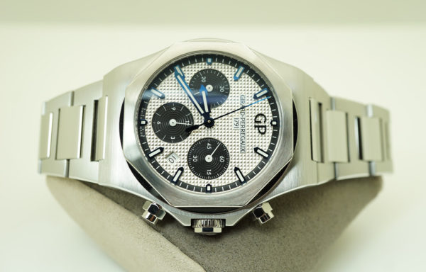 Girard Perregaux LAUREATO CHRONOGRAPH SILVER PANDA DIAL 42MM 2022 FULL SET - Image 9