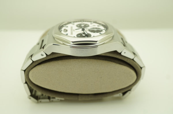 Girard Perregaux LAUREATO CHRONOGRAPH SILVER PANDA DIAL 42MM 2022 FULL SET - Image 4